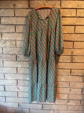 Vintage-Style Green Floral Maxi Dress With Pink Roses Long Sleeves Elastic Cuffs